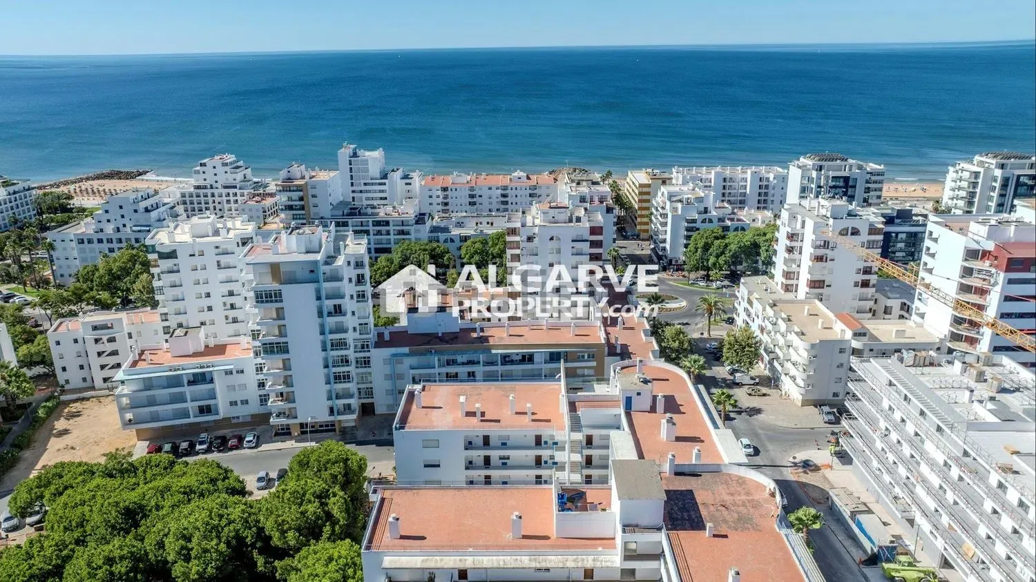 Property in avenida Francisco Sá Carneiro, Quarteira, Faro, pt