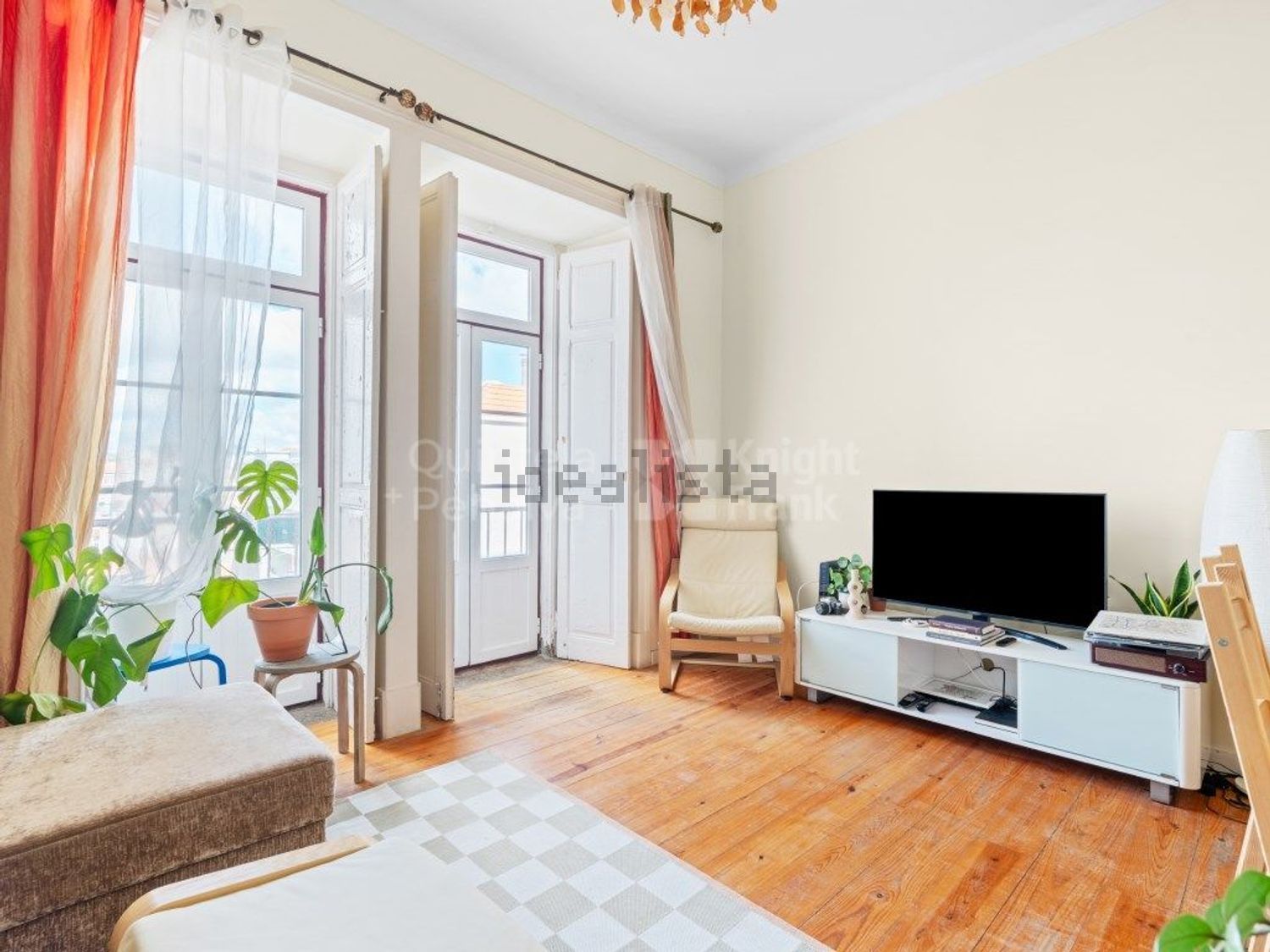 Property in Apartamento T2 na Rua Damasceno Monteiro, 40, Graça, São Vicente, Lisboa