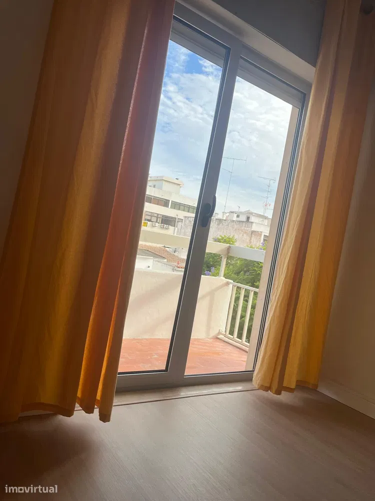 Property in Rua de São Luís, Faro (Sé e São Pedro), Faro