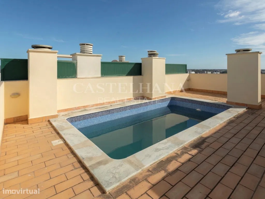 Property in Faro (Sé e São Pedro), Faro