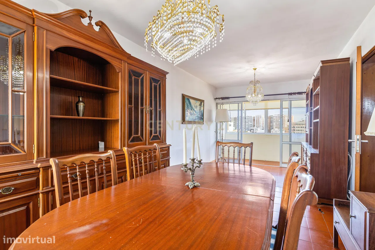 Property in Praça António Sérgio, Faro (Sé e São Pedro), Faro